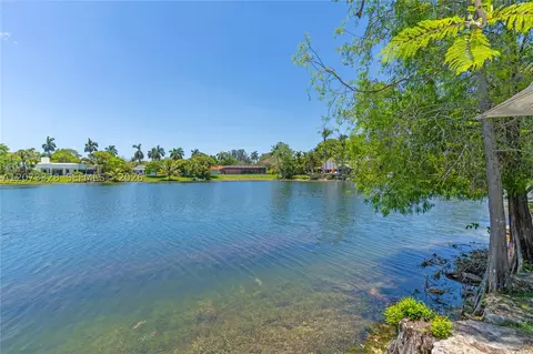 View/Area - 13400 SW 70th Ave, Pinecrest, FL 33156 photo 2 of 11