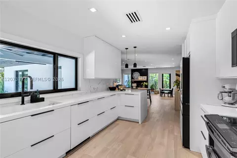 Kitchen - 13400 SW 70th Ave, Pinecrest, FL 33156 photo 1 of 3