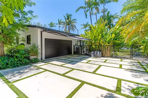 Exterior - 13400 SW 70th Ave, Pinecrest, FL 33156 photo 1 of 11