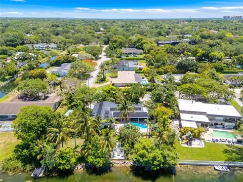 View/Area - 13400 SW 70th Ave, Pinecrest, FL 33156 photo 7 of 11
