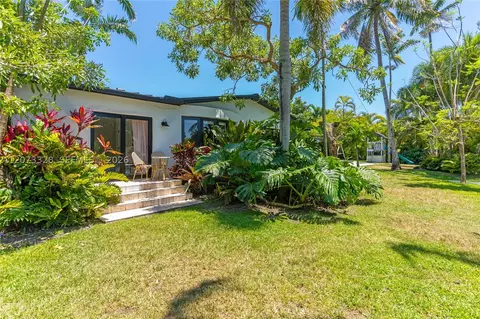 Exterior - 13400 SW 70th Ave, Pinecrest, FL 33156 photo 7 of 11