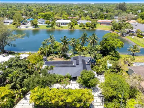 View/Area - 13400 SW 70th Ave, Pinecrest, FL 33156 photo 3 of 11
