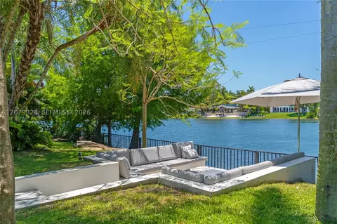 Exterior - 13400 SW 70th Ave, Pinecrest, FL 33156 photo 8 of 11