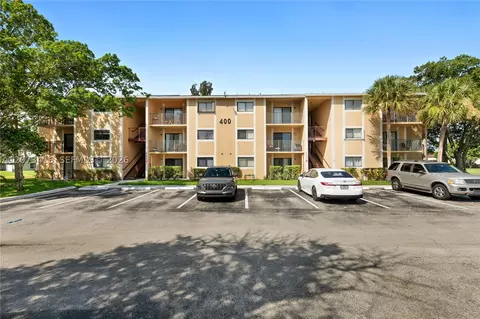 400 Palm Cir W #208, Pembroke Pines, FL 33025
