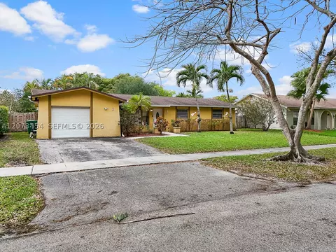 5009 SW 104th Ave, Cooper City, FL 33328