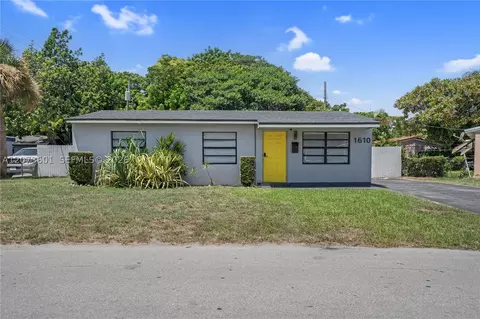 1610 S 24th Ct, Hollywood, FL 33020