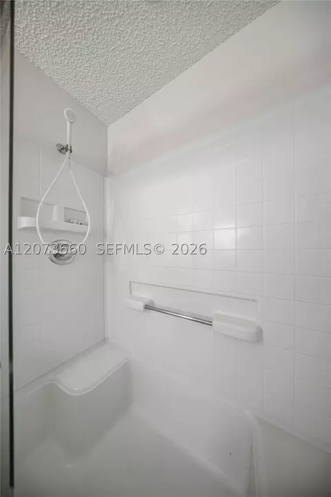 Bath - 9649 SW 93 Loop, Ocala, FL 34481 photo 2 of 3