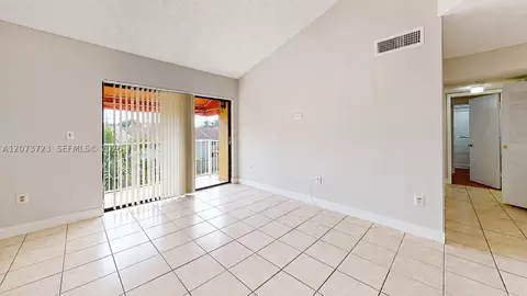 15600 SW 80th St #L-304, Miami, FL 33193