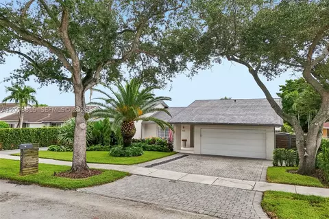 305 SW 134th Ct, Miami, FL 33184