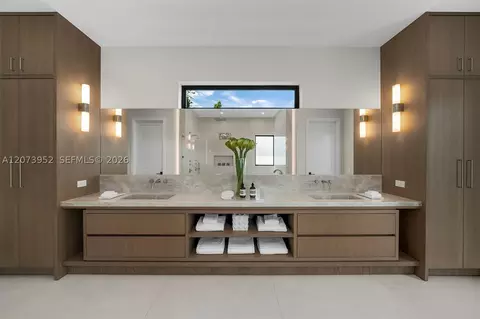 Bath - 10860 SW 67th Ct, Pinecrest, FL 33156 photo 2 of 3