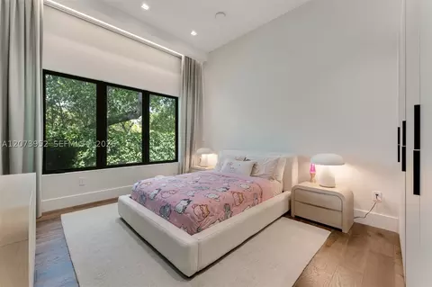 Bedroom - 10860 SW 67th Ct, Pinecrest, FL 33156 photo 4 of 4