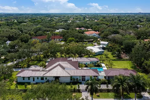 View/Area - 10860 SW 67th Ct, Pinecrest, FL 33156 photo 2 of 4