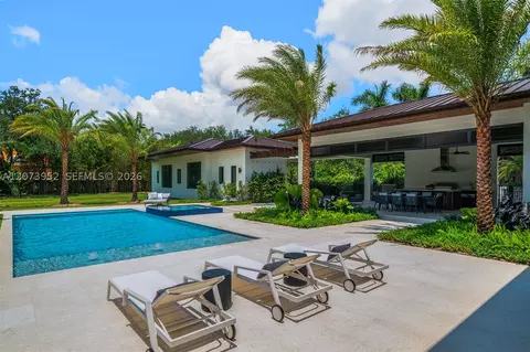Exterior - 10860 SW 67th Ct, Pinecrest, FL 33156 photo 5 of 10