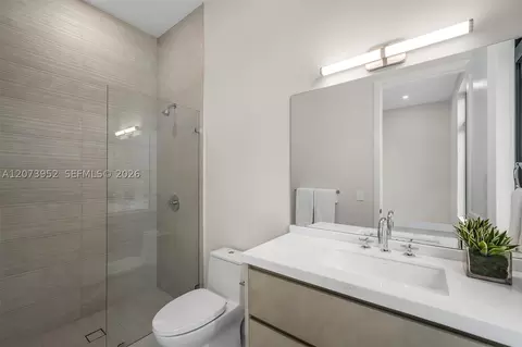 Bath - 10860 SW 67th Ct, Pinecrest, FL 33156 photo 3 of 3