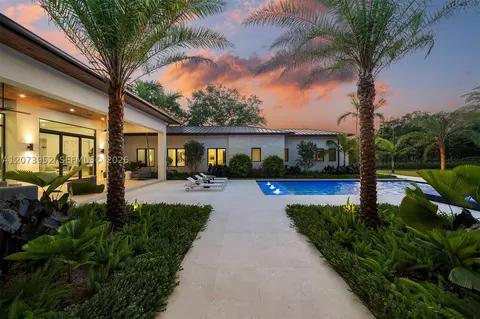 Exterior - 10860 SW 67th Ct, Pinecrest, FL 33156 photo 8 of 10