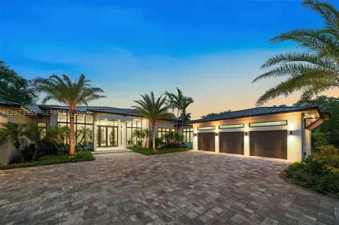 Exterior - 10860 SW 67th Ct, Pinecrest, FL 33156 photo 7 of 10