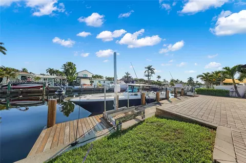 Exterior - 800 SE 3rd Ter, Pompano Beach, FL 33060 photo 5 of 6