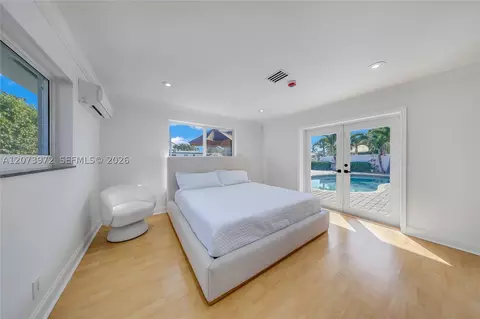 Bedroom - 800 SE 3rd Ter, Pompano Beach, FL 33060 photo 1 of 3
