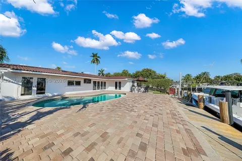 Exterior - 800 SE 3rd Ter, Pompano Beach, FL 33060 photo 3 of 6