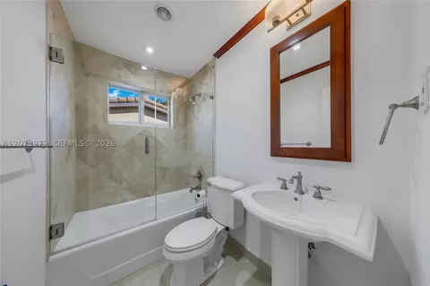 Bath - 800 SE 3rd Ter, Pompano Beach, FL 33060 photo 2 of 2