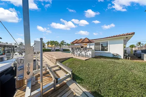 Exterior - 800 SE 3rd Ter, Pompano Beach, FL 33060 photo 4 of 6