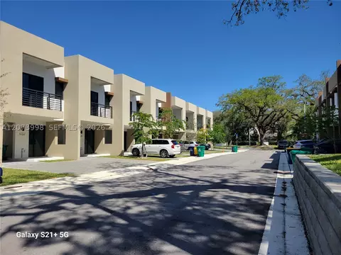 4117 N Oak Pl, Davie, FL 33314