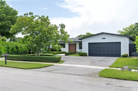 10630 NW 19th Pl, Pembroke Pines, FL 33026