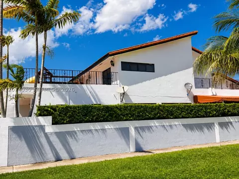 5840 W 3rd Ln, Hialeah, FL 33012 photo 8