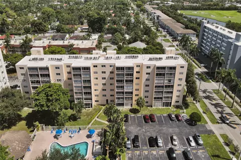 1001 NE 14th Ave #402, Hallandale Beach, FL 33009