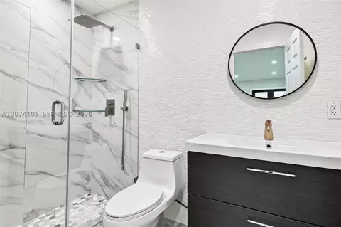 Bath - 3197 W 79th Pl, Hialeah, FL 33018 photo 2 of 5