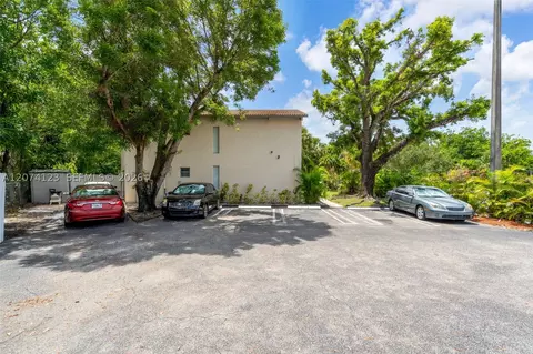 Exterior - 3711 Riverside Dr, Coral Springs, FL 33065 photo 2 of 4