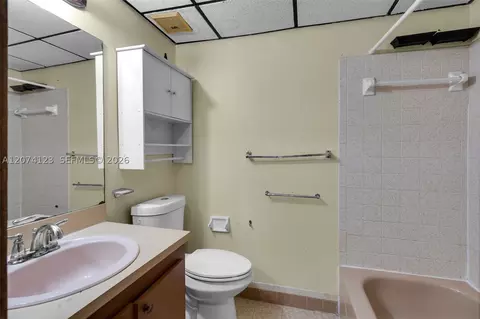 Bath - 3711 Riverside Dr, Coral Springs, FL 33065 photo 3 of 3