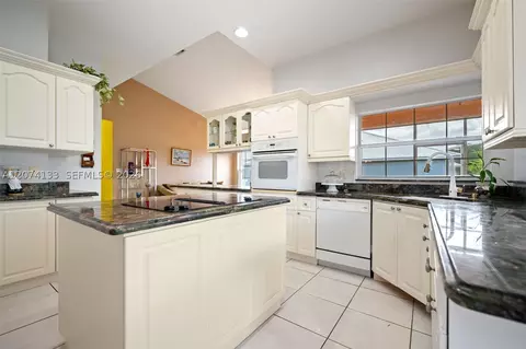 Kitchen - 1006 Bayberry Loop, Clewiston, FL 33440 photo 4 of 5