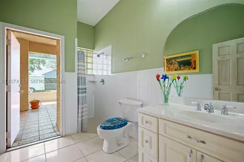 Bath - 1006 Bayberry Loop, Clewiston, FL 33440 photo 1 of 5
