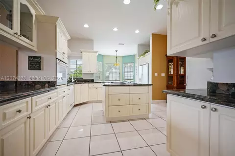 Kitchen - 1006 Bayberry Loop, Clewiston, FL 33440 photo 2 of 5
