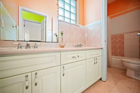 Bath - 1006 Bayberry Loop, Clewiston, FL 33440 photo 4 of 5