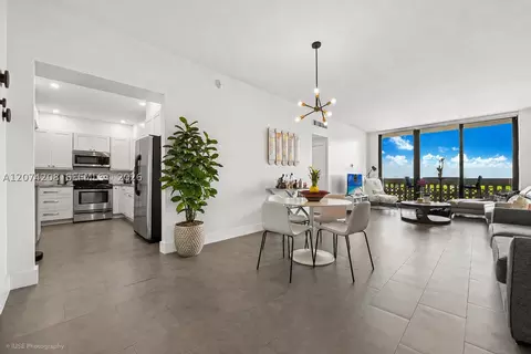90 Edgewater Dr #PH11, Coral Gables, FL 33133