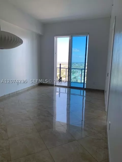 185 SW 7th St #4303, Miami, FL 33130