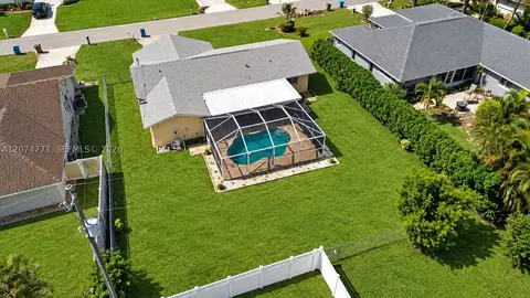 915 SE 20th St, Cape Coral, FL 33990