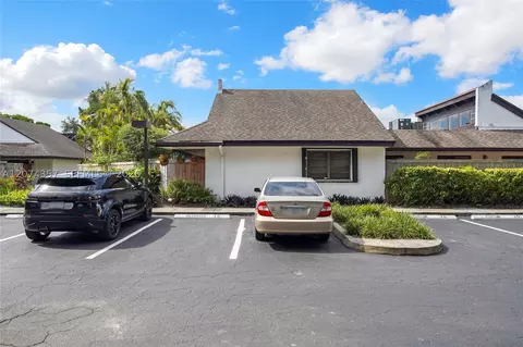 7762 SW 99th St #10, Miami, FL 33156