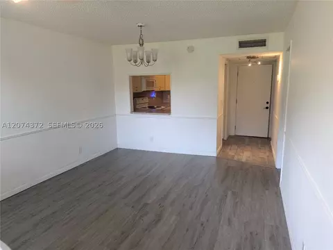 9471 Evergreen Pl #106, Davie, FL 33324