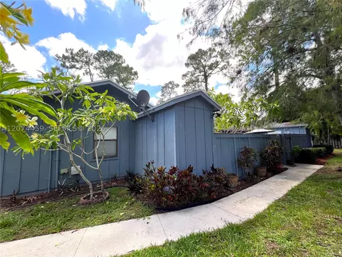1077 Goldenrod Rd, Wellington, FL 33414