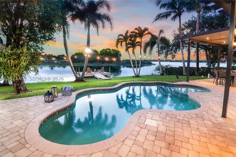 1108 NW 180th Ave, Pembroke Pines, FL 33029