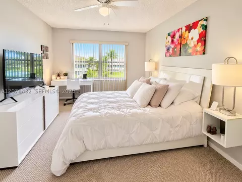8290 Lake Dr #426, Doral, FL 33166