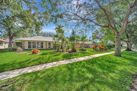 560 W Tropical Way, Plantation, FL 33317