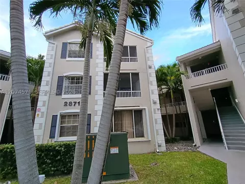 2871 N Oakland Forest Dr #210, Oakland Park, FL 33309