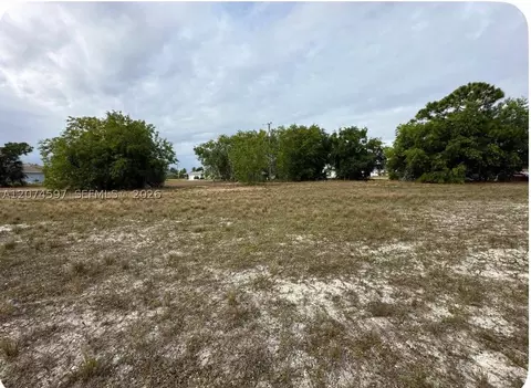 806 Skyline, Cape Coral, FL 33991