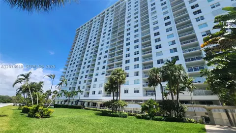 500 Bayview Dr #1725, Sunny Isles Beach, FL 33160