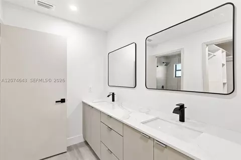 Bath - 6146 Linton St, Jupiter, FL 33458 photo 3 of 4