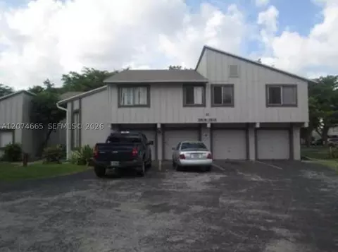5810 NW 22nd St #21-B, Lauderhill, FL 33313
